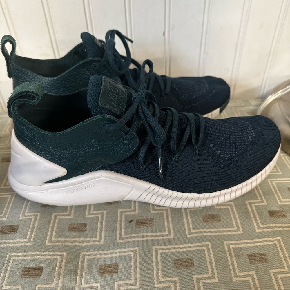 Women’s NIKES